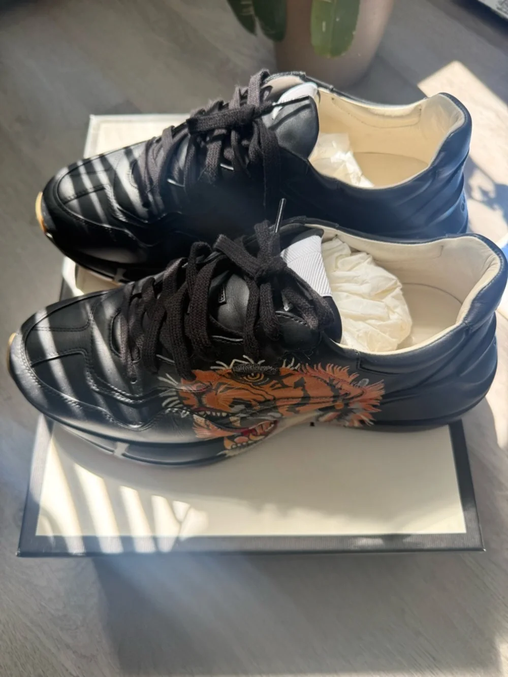 GUCCI MENS LEATHER SNEAKERS SIZE 9 - Picture 5 of 14